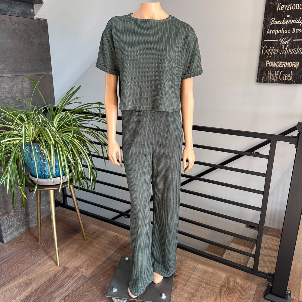 NWT Francesca’s Julia Hunter Green Waffle Knit Lounge Set, Top & Bottom - Small